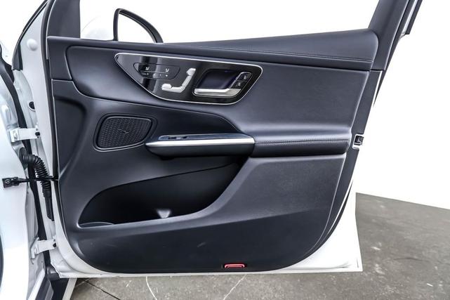Photo of 2025 Polar White Mercedes-Benz GLC 350e