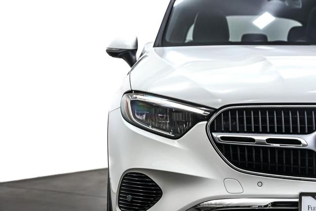 Photo of 2025 Polar White Mercedes-Benz GLC 350e