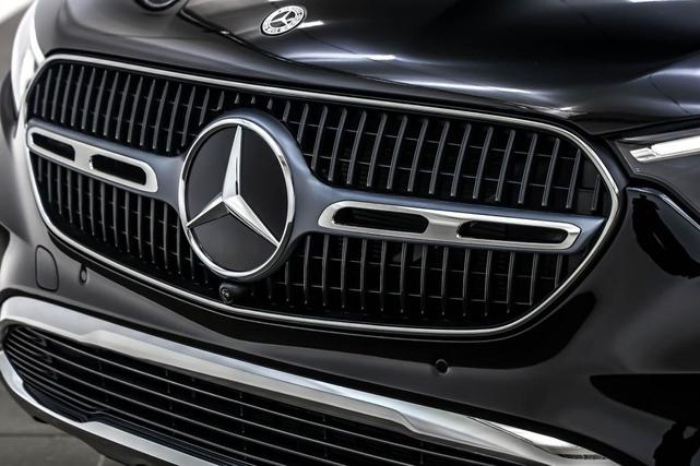 Photo of 2025 Black Mercedes-Benz GLC 300
