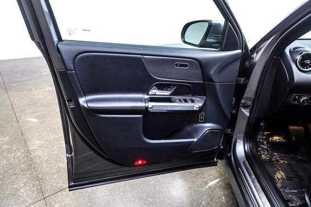 Photo of 2022 Mountain Grey Metallic Mercedes-Benz GLB 250