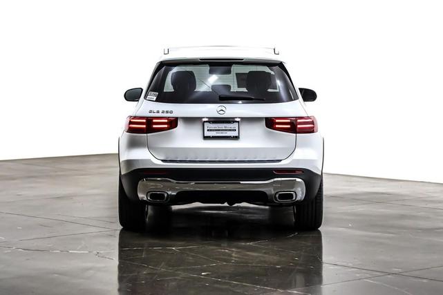 Photo of 2025 Polar White Mercedes-Benz GLB 250