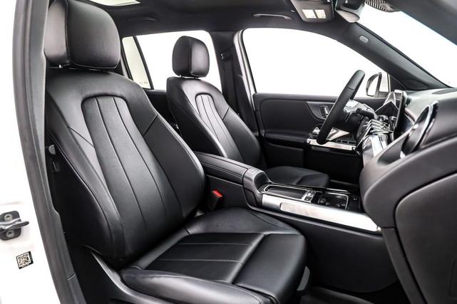 Photo of 2025 Polar White Mercedes-Benz GLB 250