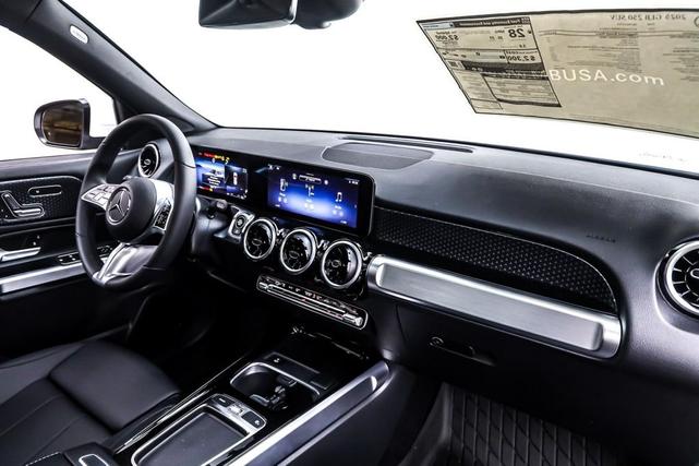 Photo of 2025 Polar White Mercedes-Benz GLB 250