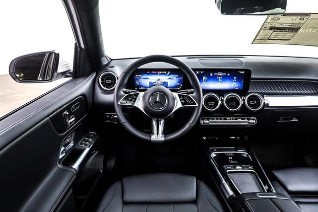 Photo of 2025 Polar White Mercedes-Benz GLB 250