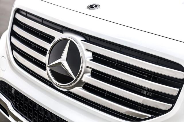 Photo of 2025 Polar White Mercedes-Benz GLB 250