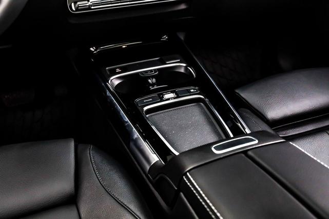 Photo of 2025 Polar White Mercedes-Benz GLB 250