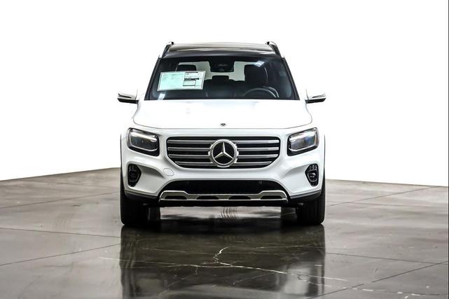 Photo of 2025 Polar White Mercedes-Benz GLB 250