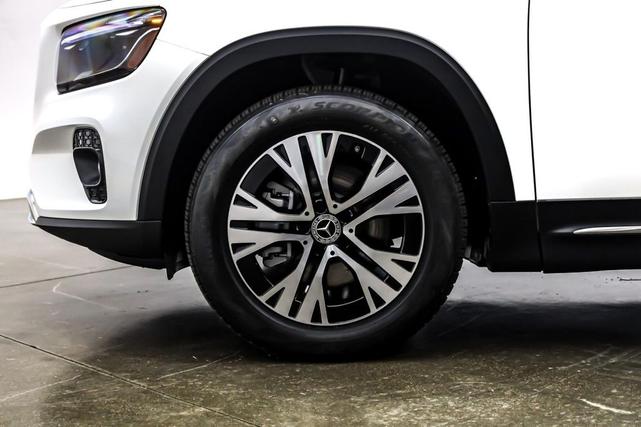 Photo of 2025 Polar White Mercedes-Benz GLB 250