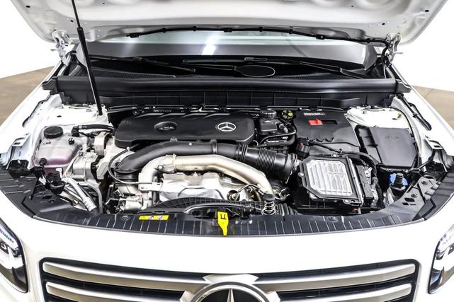 Photo of 2025 Polar White Mercedes-Benz GLB 250