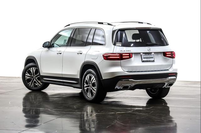 Photo of 2025 Polar White Mercedes-Benz GLB 250