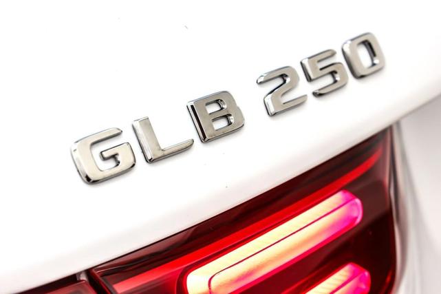 Photo of 2025 Polar White Mercedes-Benz GLB 250
