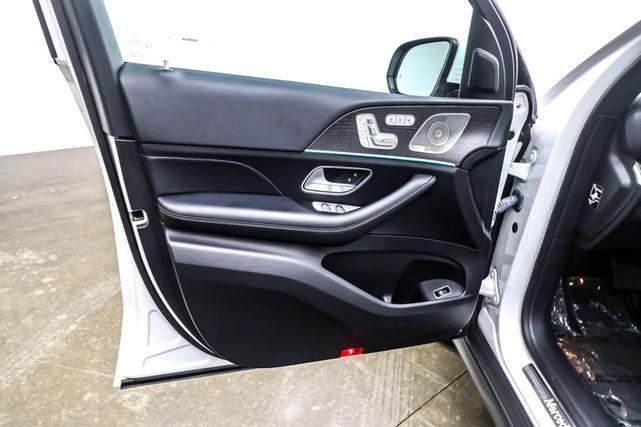 Photo of 2023 Polar White Mercedes-Benz GLS 450