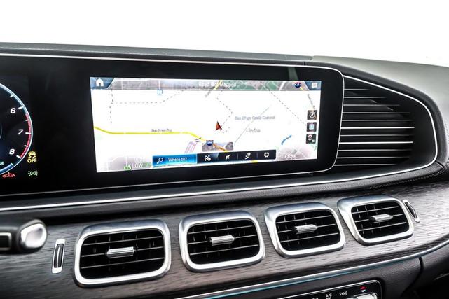 Photo of 2023 Polar White Mercedes-Benz GLS 450