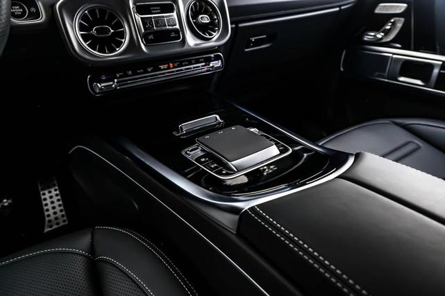 Photo of 2025 MANUFAKTUR Moonlight White Metallic Mercedes-Benz G-Class