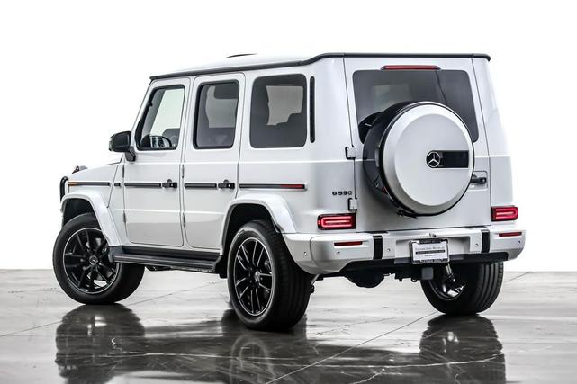 Photo of 2025 MANUFAKTUR Moonlight White Metallic Mercedes-Benz G-Class
