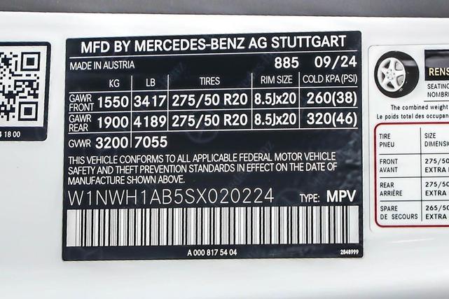 Photo of 2025 MANUFAKTUR Moonlight White Metallic Mercedes-Benz G-Class