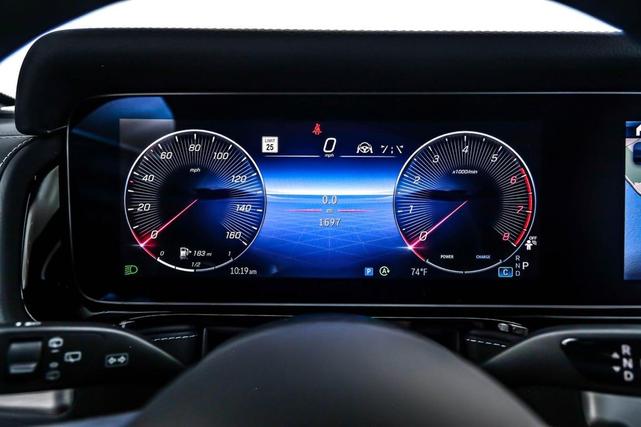 Photo of 2025 MANUFAKTUR Moonlight White Metallic Mercedes-Benz G-Class