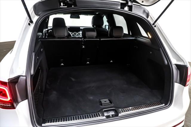 Photo of 2022 Polar White Mercedes-Benz GLC 300
