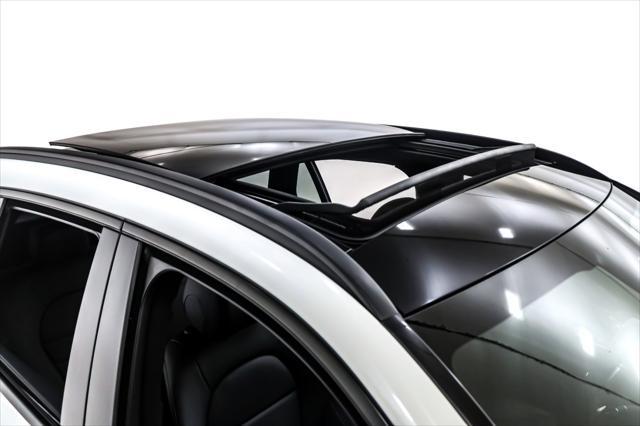 Photo of 2022 Polar White Mercedes-Benz GLC 300
