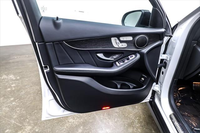Photo of 2022 Polar White Mercedes-Benz GLC 300
