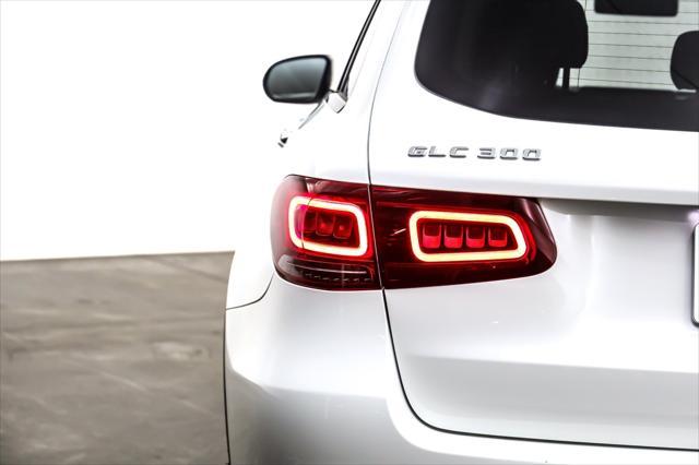 Photo of 2022 Polar White Mercedes-Benz GLC 300