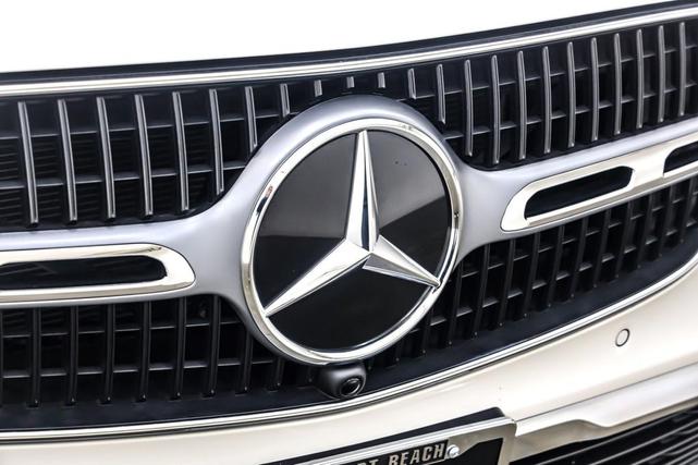 Photo of 2025 Polar White Mercedes-Benz GLC 300