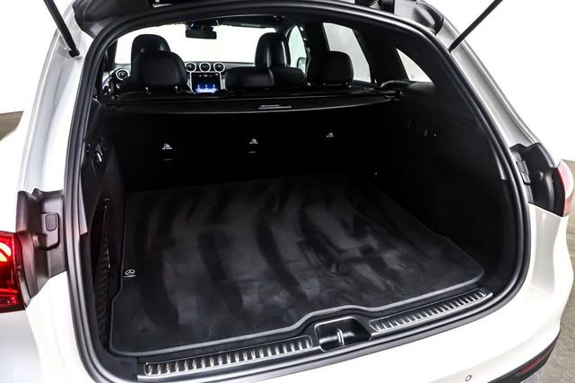 Photo of 2025 Polar White Mercedes-Benz GLC 300