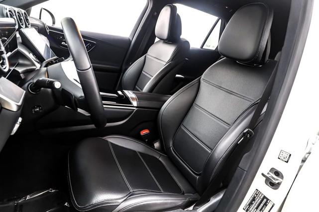 Photo of 2025 Polar White Mercedes-Benz GLC 300