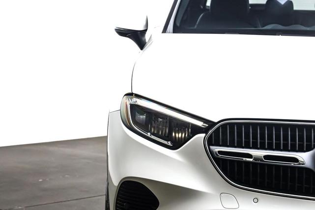 Photo of 2025 Polar White Mercedes-Benz GLC 300