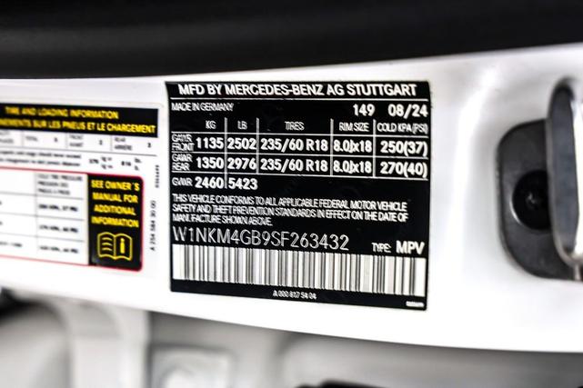 Photo of 2025 Polar White Mercedes-Benz GLC 300