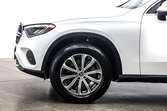 Photo of 2025 Polar White Mercedes-Benz GLC 300