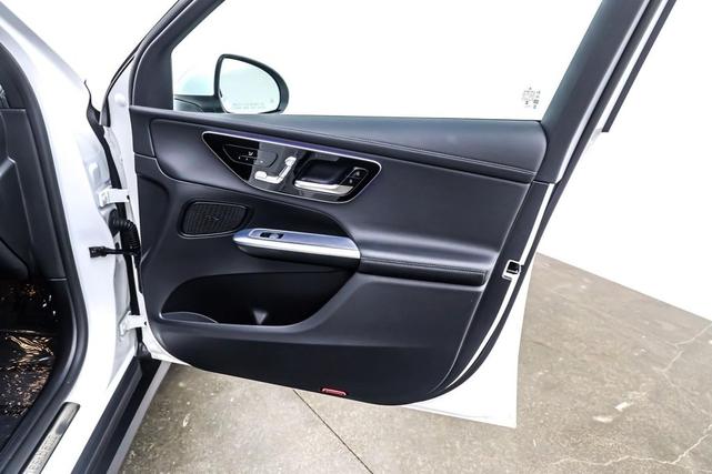 Photo of 2025 Polar White Mercedes-Benz GLC 300