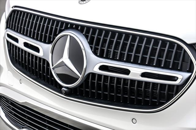 Photo of 2025 Polar White Mercedes-Benz GLC 300