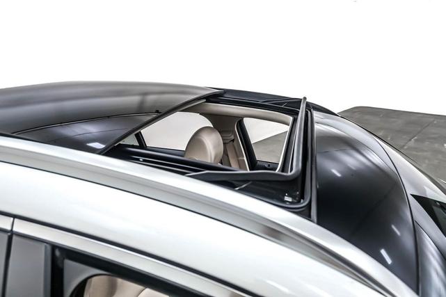 Photo of 2022 Polar White Mercedes-Benz GLC 300