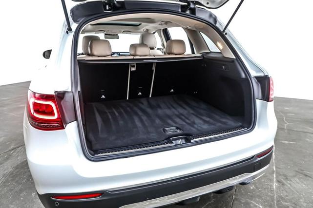 Photo of 2022 Polar White Mercedes-Benz GLC 300