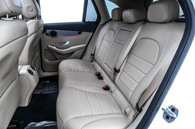 Photo of 2022 Polar White Mercedes-Benz GLC 300