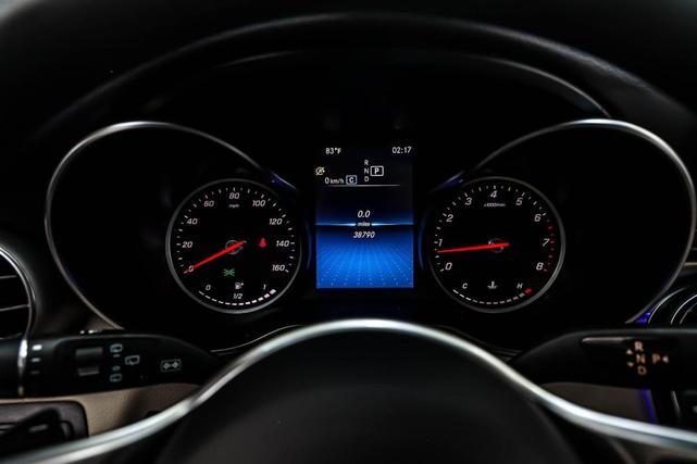 Photo of 2022 Polar White Mercedes-Benz GLC 300
