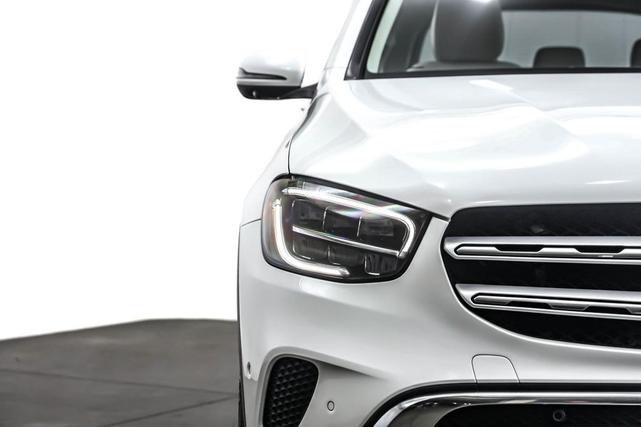 Photo of 2022 Polar White Mercedes-Benz GLC 300