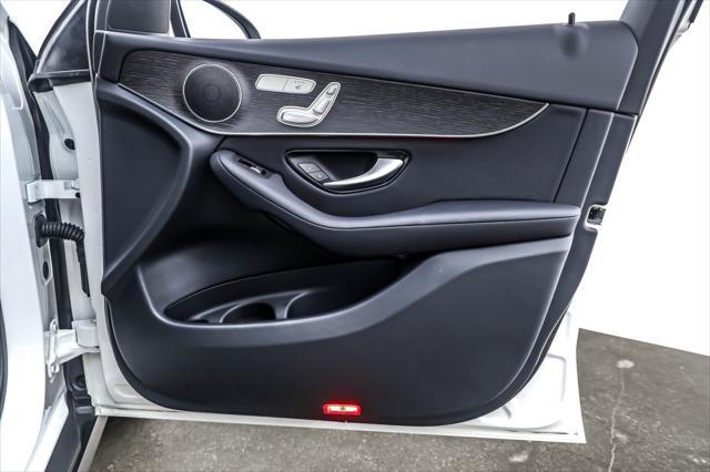 Photo of 2022 Polar White Mercedes-Benz GLC 300