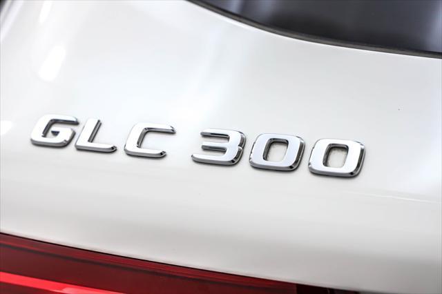 Photo of 2022 Polar White Mercedes-Benz GLC 300