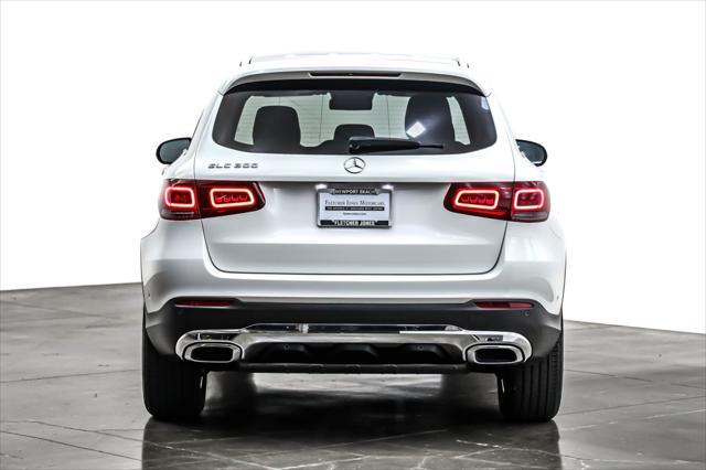 Photo of 2022 Polar White Mercedes-Benz GLC 300