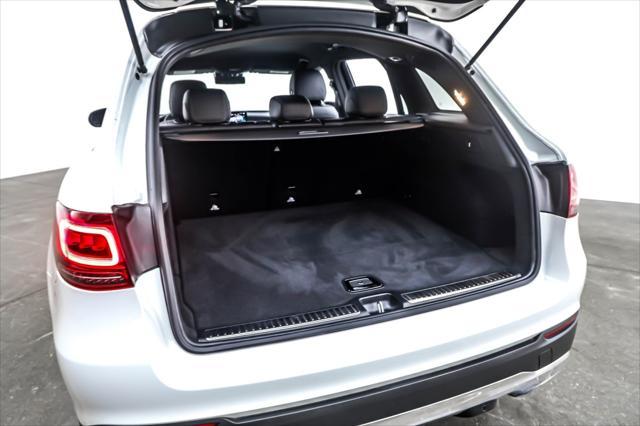 Photo of 2022 Polar White Mercedes-Benz GLC 300