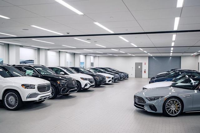 Photo of 2024 Graphite Grey Metallic Mercedes-Benz GLC 300