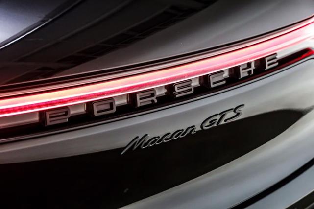 Photo of 2023 Jet Black Metallic Porsche Macan