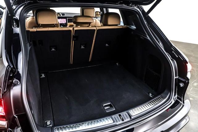 Photo of 2023 Jet Black Metallic Porsche Macan