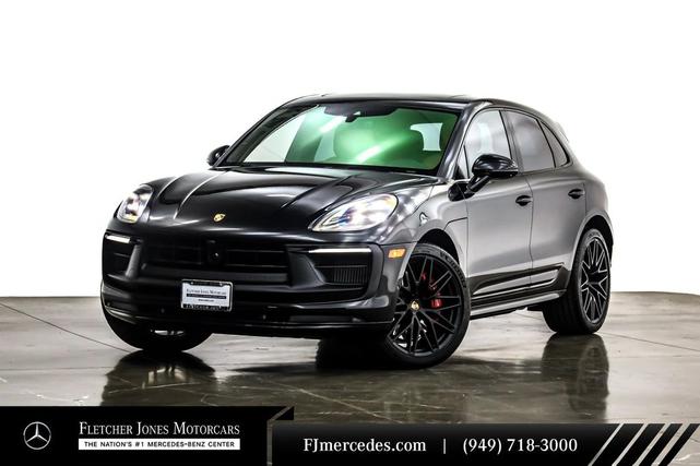 Photo of 2023 Jet Black Metallic Porsche Macan