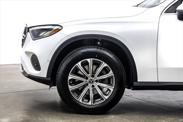 Photo of 2025 Polar White Mercedes-Benz GLC 300