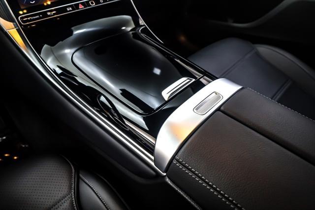 Photo of 2025 Polar White Mercedes-Benz GLC 300