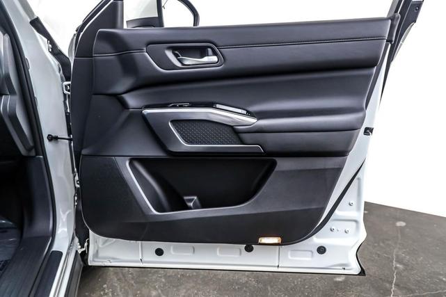 Photo of 2022 Pearl White Tricoat Nissan Pathfinder