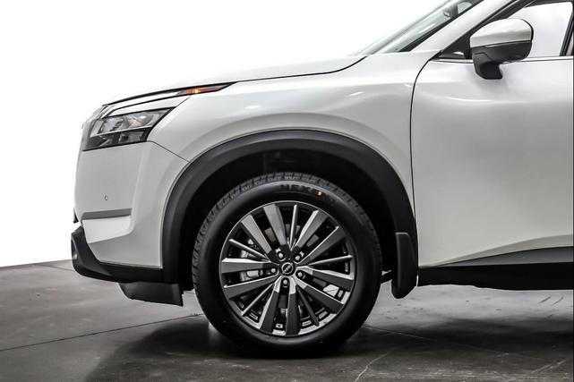 Photo of 2022 Pearl White Tricoat Nissan Pathfinder